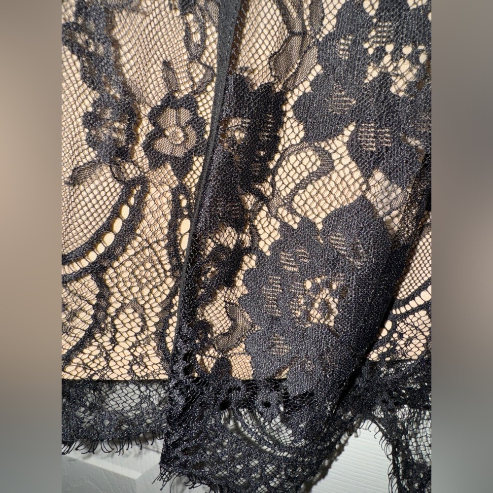 🖤 NWOT! Lulus Lace Overlay Dress - Picture 5 of 7